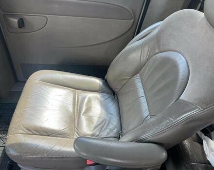 Серый Крайслер Вояджер, объемом двигателя 2.5 л и пробегом 396 тыс. км за 4640 $, фото 15 на Automoto.ua