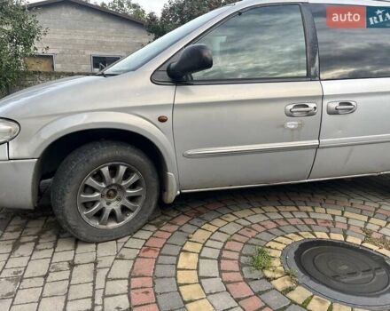 Серый Крайслер Вояджер, объемом двигателя 2.5 л и пробегом 450 тыс. км за 2800 $, фото 2 на Automoto.ua