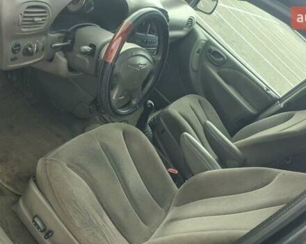 Серый Крайслер Вояджер, объемом двигателя 2.5 л и пробегом 420 тыс. км за 2800 $, фото 11 на Automoto.ua