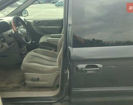 Серый Крайслер Вояджер, объемом двигателя 2.5 л и пробегом 420 тыс. км за 2800 $, фото 13 на Automoto.ua