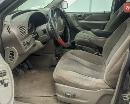 Серый Крайслер Вояджер, объемом двигателя 2.5 л и пробегом 420 тыс. км за 2800 $, фото 18 на Automoto.ua