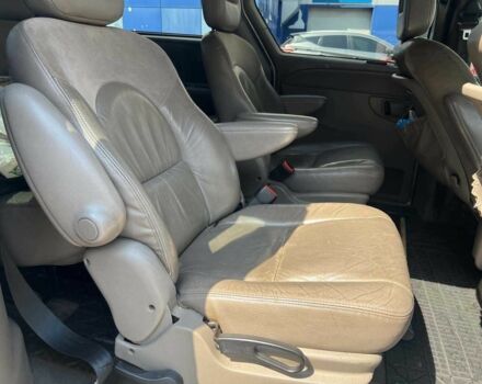 Серый Крайслер Вояджер, объемом двигателя 2.5 л и пробегом 396 тыс. км за 4640 $, фото 16 на Automoto.ua