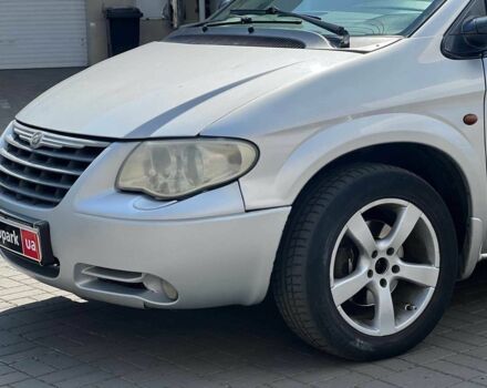 Серый Крайслер Вояджер, объемом двигателя 2.5 л и пробегом 396 тыс. км за 4640 $, фото 1 на Automoto.ua