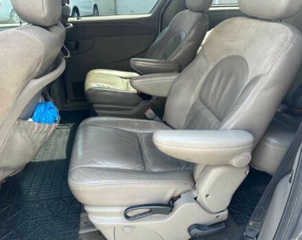 Серый Крайслер Вояджер, объемом двигателя 2.5 л и пробегом 396 тыс. км за 4640 $, фото 12 на Automoto.ua