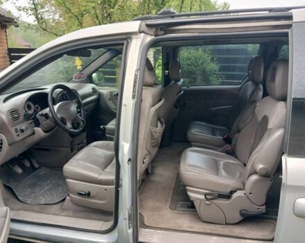 Серый Крайслер Вояджер, объемом двигателя 2.5 л и пробегом 280 тыс. км за 3539 $, фото 1 на Automoto.ua