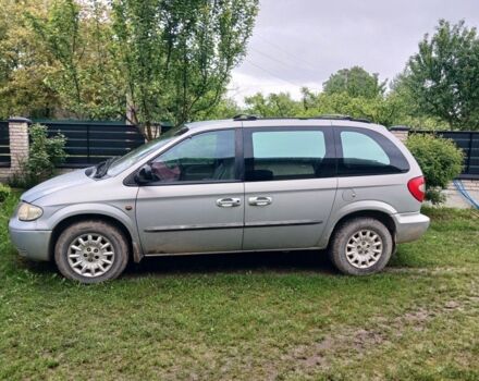 Серый Крайслер Вояджер, объемом двигателя 2.5 л и пробегом 280 тыс. км за 3539 $, фото 4 на Automoto.ua