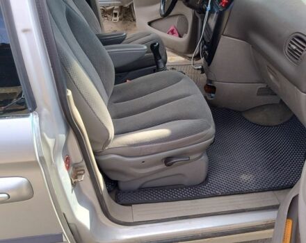 Серый Крайслер Вояджер, объемом двигателя 2.5 л и пробегом 183 тыс. км за 4105 $, фото 8 на Automoto.ua