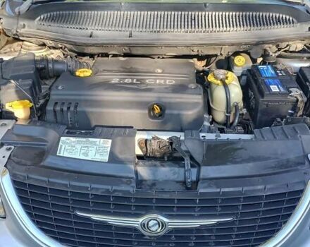 Сірий Крайслер Voyager, об'ємом двигуна 2.5 л та пробігом 312 тис. км за 4800 $, фото 2 на Automoto.ua