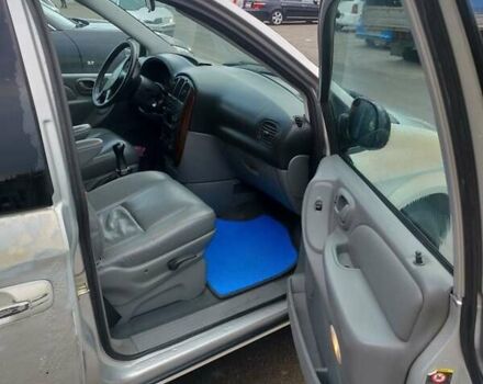 Серый Крайслер Вояджер, объемом двигателя 2.5 л и пробегом 340 тыс. км за 3200 $, фото 4 на Automoto.ua