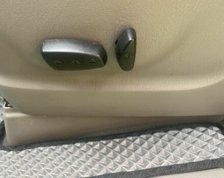 Серый Крайслер Вояджер, объемом двигателя 2.4 л и пробегом 176 тыс. км за 5600 $, фото 7 на Automoto.ua