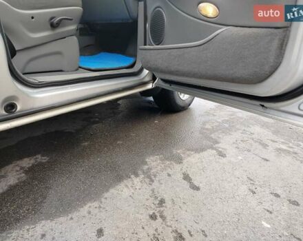 Серый Крайслер Вояджер, объемом двигателя 2.5 л и пробегом 340 тыс. км за 3200 $, фото 16 на Automoto.ua