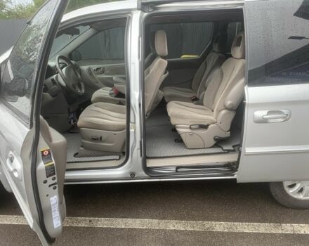 Серый Крайслер Вояджер, объемом двигателя 2.4 л и пробегом 176 тыс. км за 5600 $, фото 4 на Automoto.ua