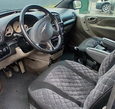 Серый Крайслер Вояджер, объемом двигателя 2.5 л и пробегом 380 тыс. км за 5200 $, фото 9 на Automoto.ua