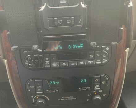 Серый Крайслер Вояджер, объемом двигателя 2.4 л и пробегом 176 тыс. км за 5600 $, фото 11 на Automoto.ua