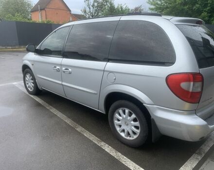 Серый Крайслер Вояджер, объемом двигателя 2.4 л и пробегом 176 тыс. км за 5600 $, фото 3 на Automoto.ua