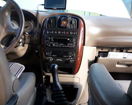 Сірий Крайслер Voyager, об'ємом двигуна 2.5 л та пробігом 375 тис. км за 4499 $, фото 5 на Automoto.ua