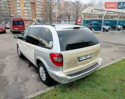 Серый Крайслер Вояджер, объемом двигателя 2.5 л и пробегом 340 тыс. км за 3200 $, фото 2 на Automoto.ua