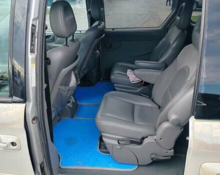 Серый Крайслер Вояджер, объемом двигателя 2.5 л и пробегом 340 тыс. км за 3200 $, фото 9 на Automoto.ua