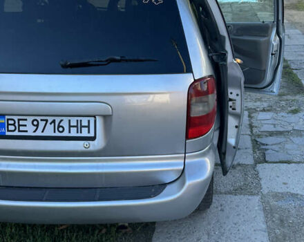 Серый Крайслер Вояджер, объемом двигателя 2.5 л и пробегом 380 тыс. км за 5200 $, фото 6 на Automoto.ua