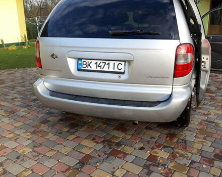 Сірий Крайслер Voyager, об'ємом двигуна 2.5 л та пробігом 375 тис. км за 4499 $, фото 3 на Automoto.ua