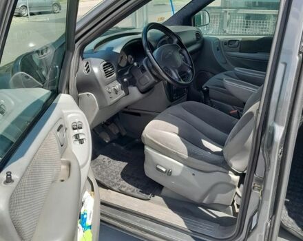 Серый Крайслер Вояджер, объемом двигателя 2.5 л и пробегом 490 тыс. км за 5300 $, фото 7 на Automoto.ua