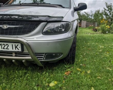 Серый Крайслер Вояджер, объемом двигателя 2.5 л и пробегом 295 тыс. км за 3542 $, фото 1 на Automoto.ua