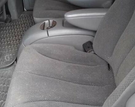 Сірий Крайслер Voyager, об'ємом двигуна 2.4 л та пробігом 175 тис. км за 6500 $, фото 2 на Automoto.ua