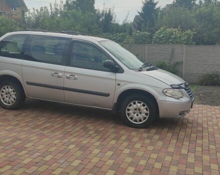 Серый Крайслер Вояджер, объемом двигателя 2.8 л и пробегом 347 тыс. км за 4003 $, фото 4 на Automoto.ua