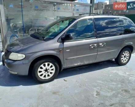 Сірий Крайслер Voyager, об'ємом двигуна 2.5 л та пробігом 230 тис. км за 5600 $, фото 4 на Automoto.ua