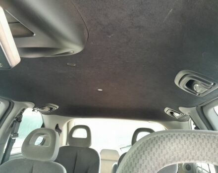 Серый Крайслер Вояджер, объемом двигателя 2.5 л и пробегом 490 тыс. км за 5300 $, фото 6 на Automoto.ua