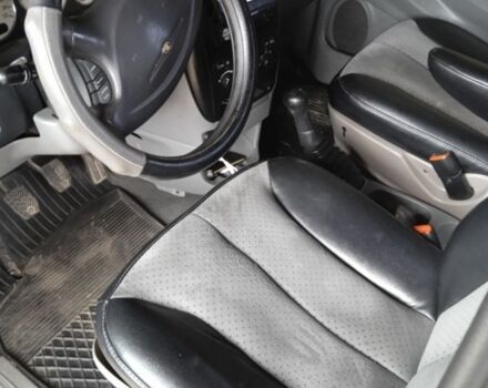 Серый Крайслер Вояджер, объемом двигателя 2.5 л и пробегом 295 тыс. км за 3542 $, фото 5 на Automoto.ua