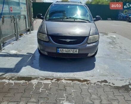 Сірий Крайслер Voyager, об'ємом двигуна 2.5 л та пробігом 230 тис. км за 5600 $, фото 3 на Automoto.ua