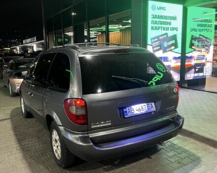 Серый Крайслер Вояджер, объемом двигателя 2.5 л и пробегом 490 тыс. км за 5300 $, фото 2 на Automoto.ua