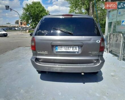 Сірий Крайслер Voyager, об'ємом двигуна 2.5 л та пробігом 230 тис. км за 5600 $, фото 1 на Automoto.ua