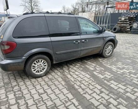 Серый Крайслер Вояджер, объемом двигателя 2.8 л и пробегом 231 тыс. км за 1350 $, фото 7 на Automoto.ua