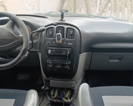Крайслер Вояджер 2005 в Краматорске на Automoto.ua Серый Крайслер Вояджер, объемом двигателя 2.8 л и пробегом 340 тыс. км за 3100 $, фото 3 на Automoto.ua