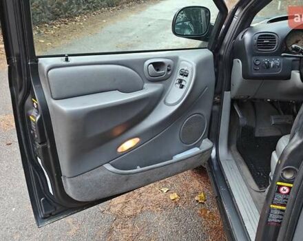 Сірий Крайслер Voyager, об'ємом двигуна 2.78 л та пробігом 280 тис. км за 4100 $, фото 21 на Automoto.ua