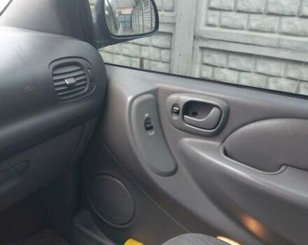 Серый Крайслер Вояджер, объемом двигателя 2.8 л и пробегом 477 тыс. км за 4500 $, фото 8 на Automoto.ua