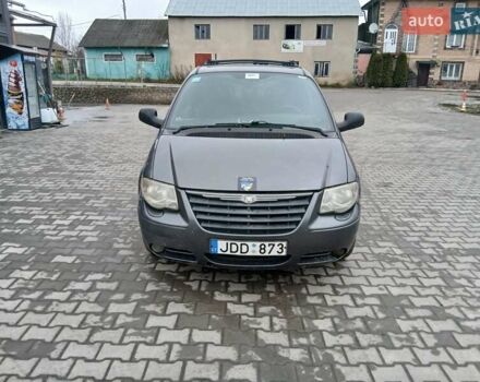 Серый Крайслер Вояджер, объемом двигателя 2.8 л и пробегом 231 тыс. км за 1350 $, фото 9 на Automoto.ua