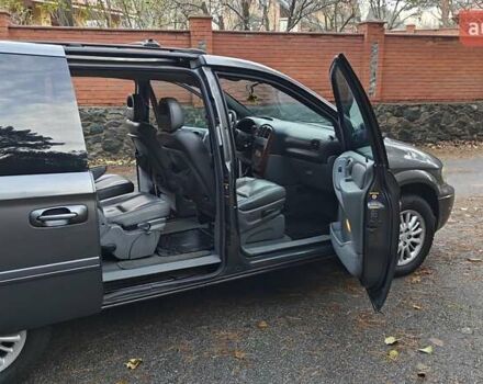 Сірий Крайслер Voyager, об'ємом двигуна 2.78 л та пробігом 280 тис. км за 4100 $, фото 12 на Automoto.ua