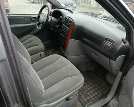 Сірий Крайслер Voyager, об'ємом двигуна 0 л та пробігом 234 тис. км за 1565 $, фото 8 на Automoto.ua