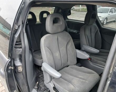 Сірий Крайслер Voyager, об'ємом двигуна 0 л та пробігом 234 тис. км за 1565 $, фото 7 на Automoto.ua