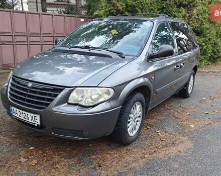 Сірий Крайслер Voyager, об'ємом двигуна 2.78 л та пробігом 280 тис. км за 4100 $, фото 2 на Automoto.ua