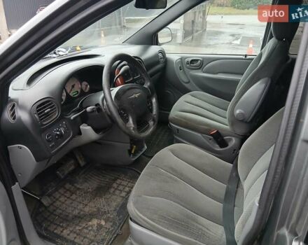 Серый Крайслер Вояджер, объемом двигателя 2.8 л и пробегом 231 тыс. км за 1350 $, фото 10 на Automoto.ua