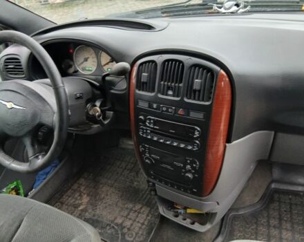 Сірий Крайслер Voyager, об'ємом двигуна 0 л та пробігом 234 тис. км за 1565 $, фото 9 на Automoto.ua