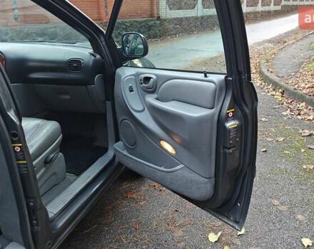 Сірий Крайслер Voyager, об'ємом двигуна 2.78 л та пробігом 280 тис. км за 4100 $, фото 23 на Automoto.ua