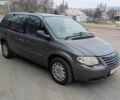 Серый Крайслер Вояджер, объемом двигателя 2.5 л и пробегом 330 тыс. км за 2499 $, фото 1 на Automoto.ua