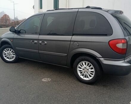 Сірий Крайслер Voyager, об'ємом двигуна 2.8 л та пробігом 355 тис. км за 5323 $, фото 1 на Automoto.ua