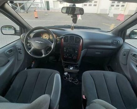 Серый Крайслер Вояджер, объемом двигателя 2.78 л и пробегом 250 тыс. км за 5900 $, фото 2 на Automoto.ua