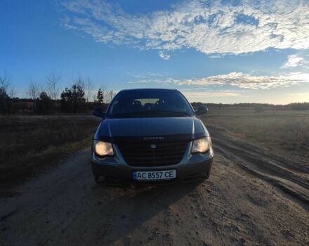 Сірий Крайслер Voyager, об'ємом двигуна 2.8 л та пробігом 400 тис. км за 5300 $, фото 4 на Automoto.ua